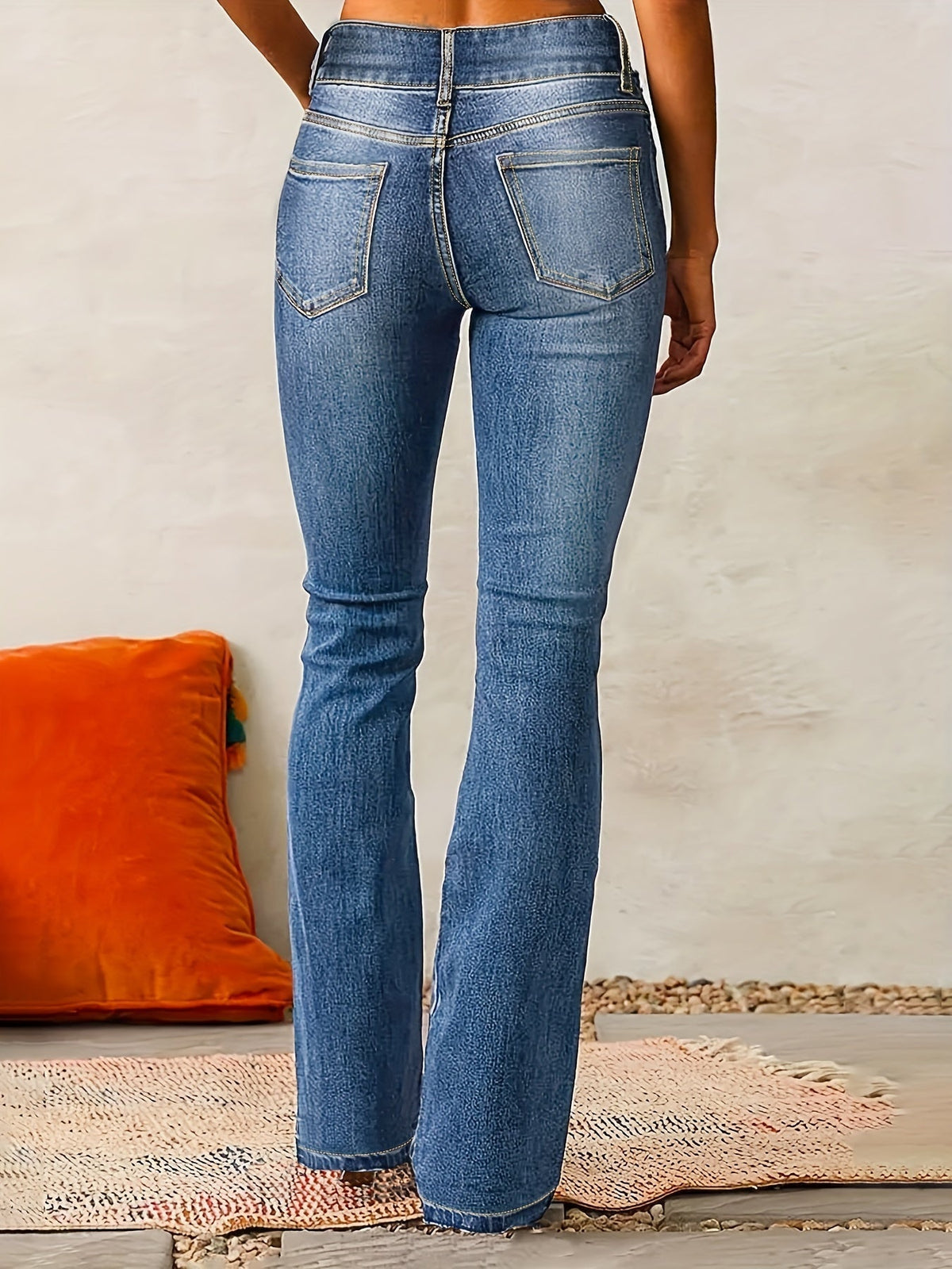 Womens flare jeans in Blue, back view with five pockets