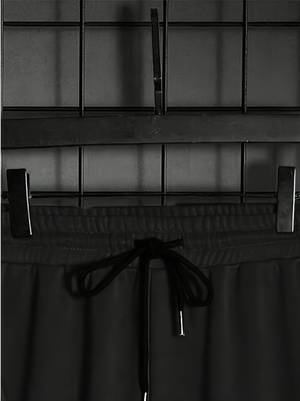Mens tracksuit in Taupe Black, close-up of the drawstring waist