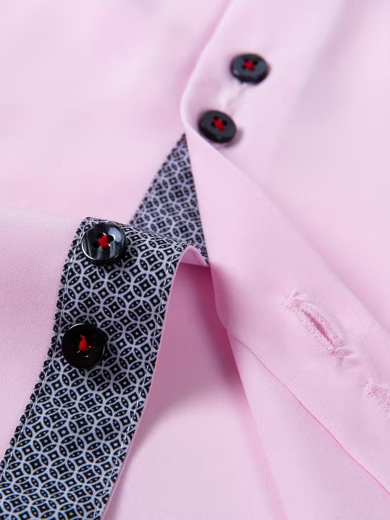 Mens dress shirt in Pink, close-up of the contrast placket